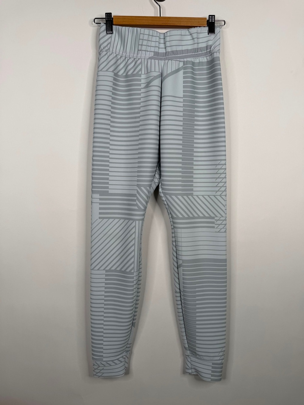 Nike Light Gray Geometric Leggings